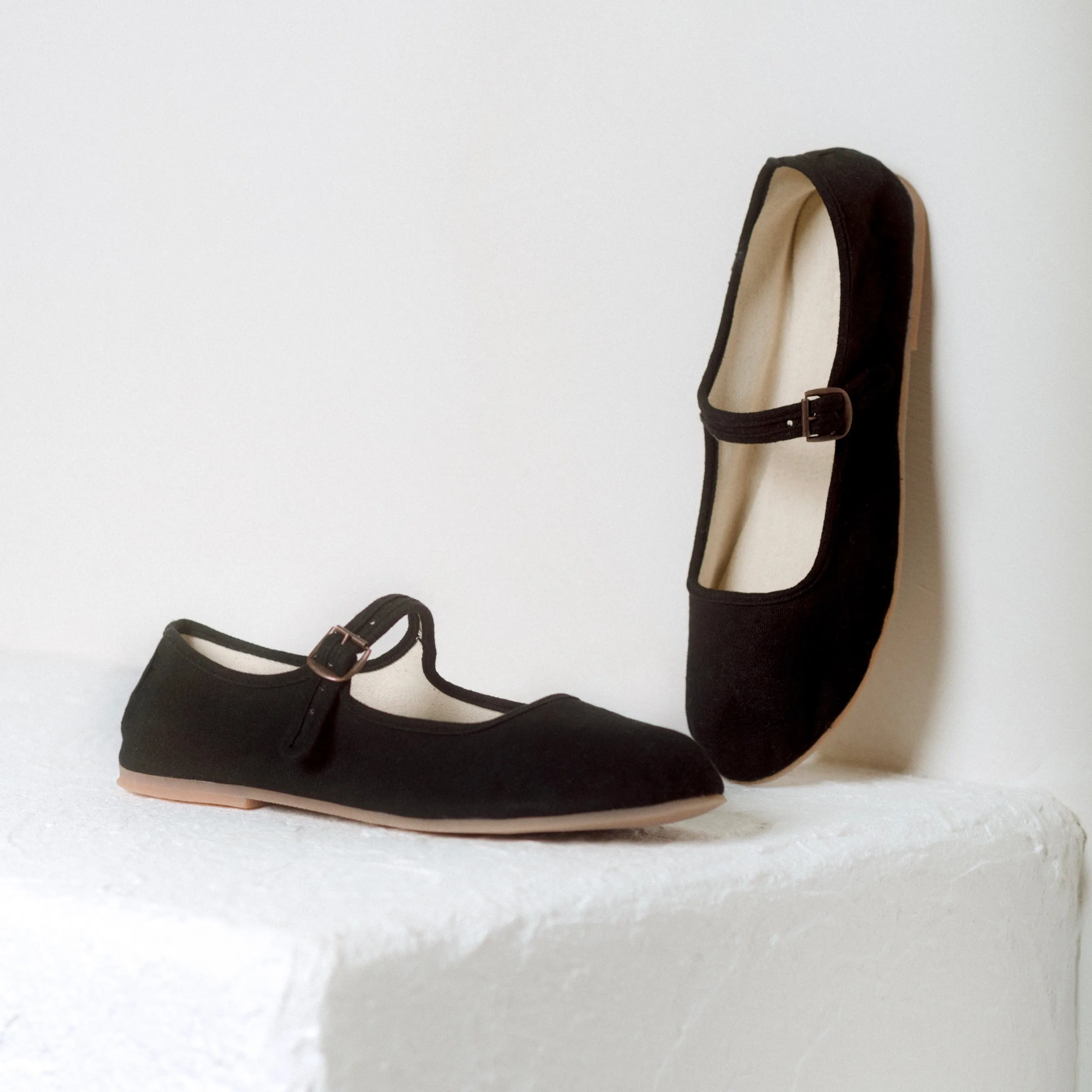Black | Classic Mary Jane Shoes