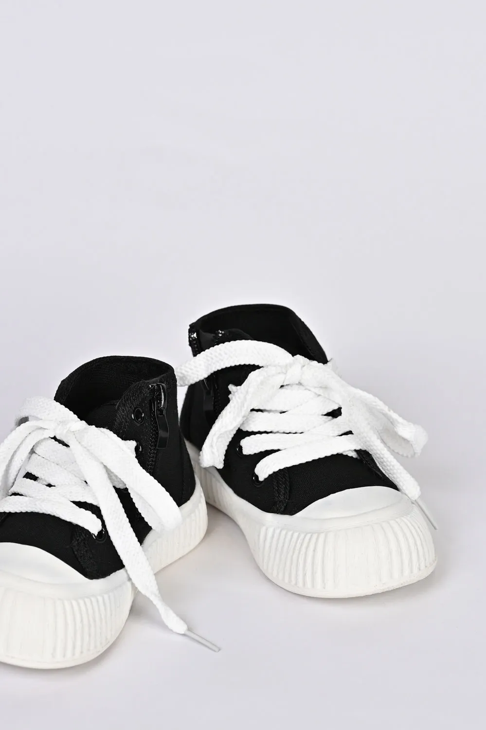 BOYS CANVAS TRAINERS
