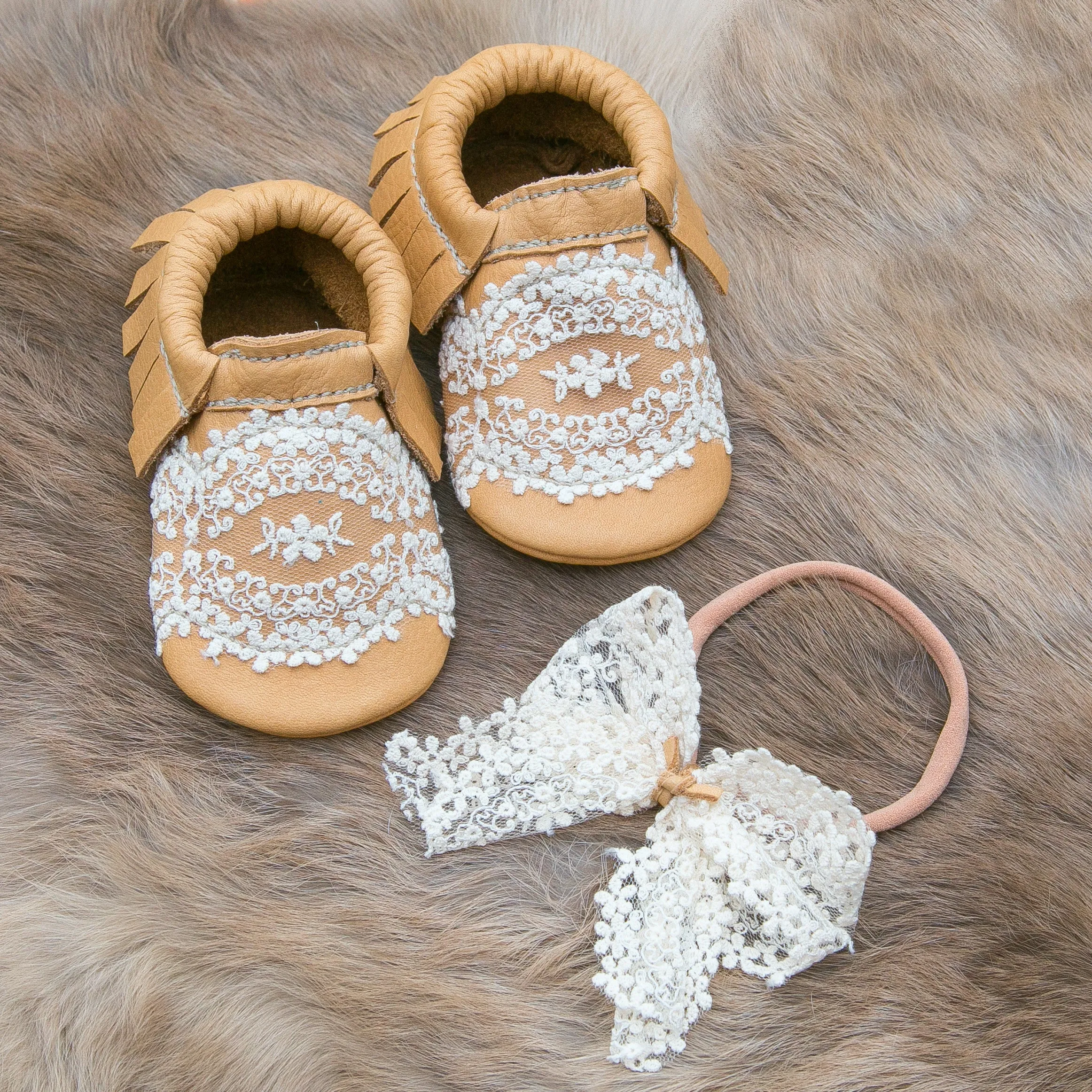 Classic Lace Mocc - Camel