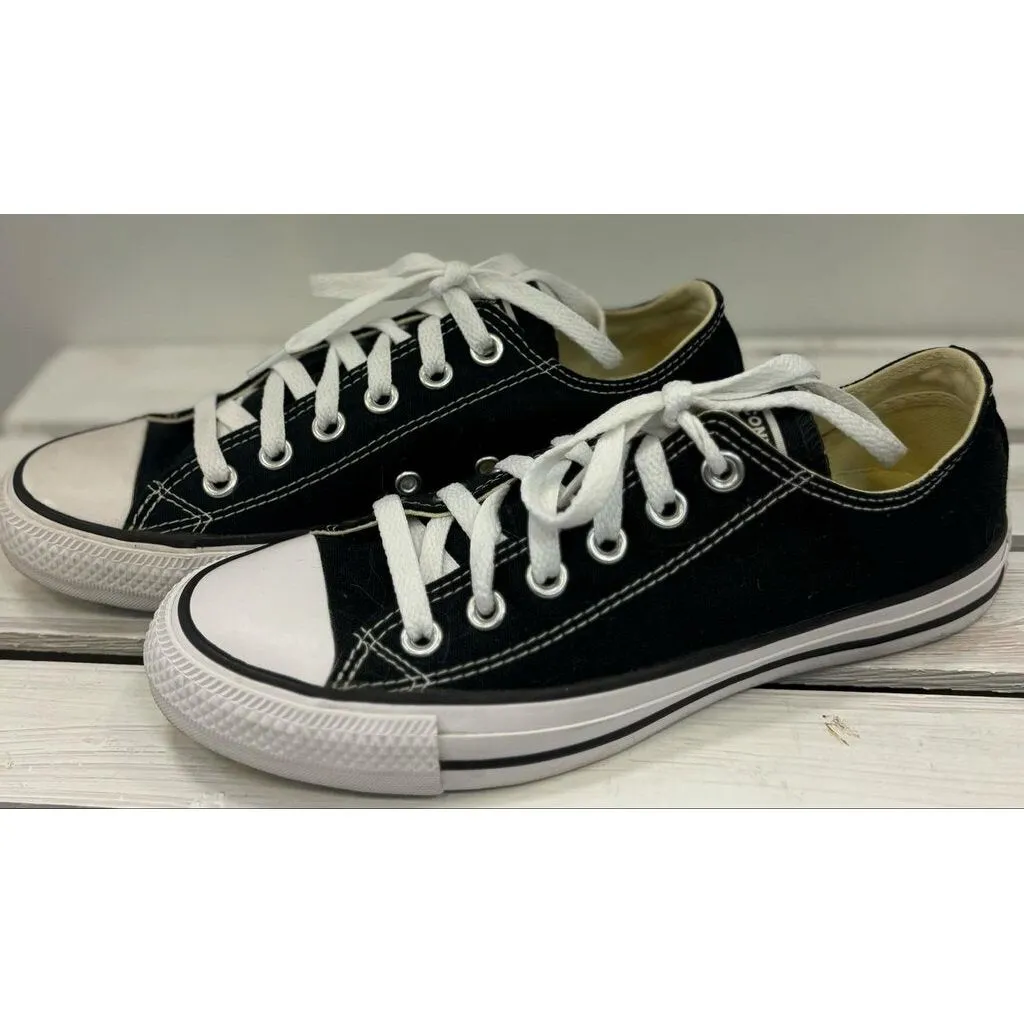 Converse Chuck Taylor All Star Low Top Sneakers in Black - Size 7