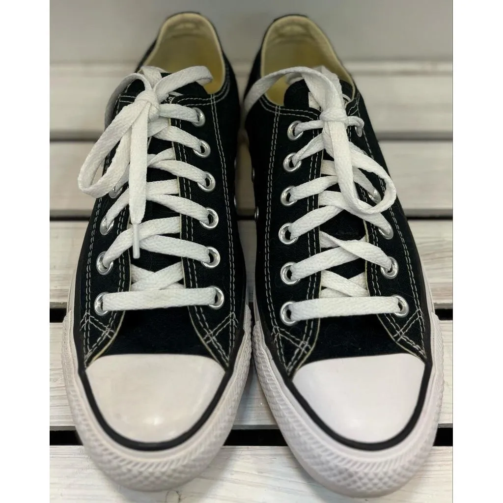 Converse Chuck Taylor All Star Low Top Sneakers in Black - Size 7