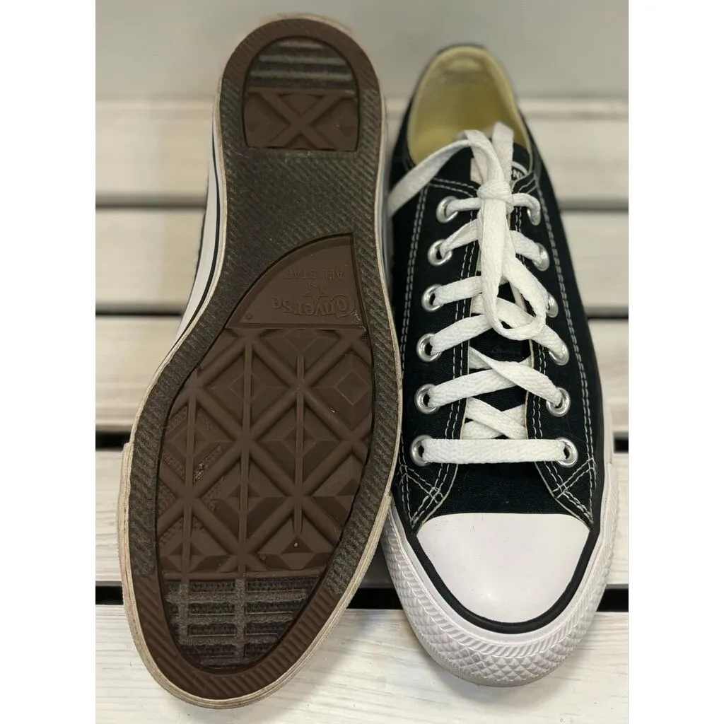 Converse Chuck Taylor All Star Low Top Sneakers in Black - Size 7