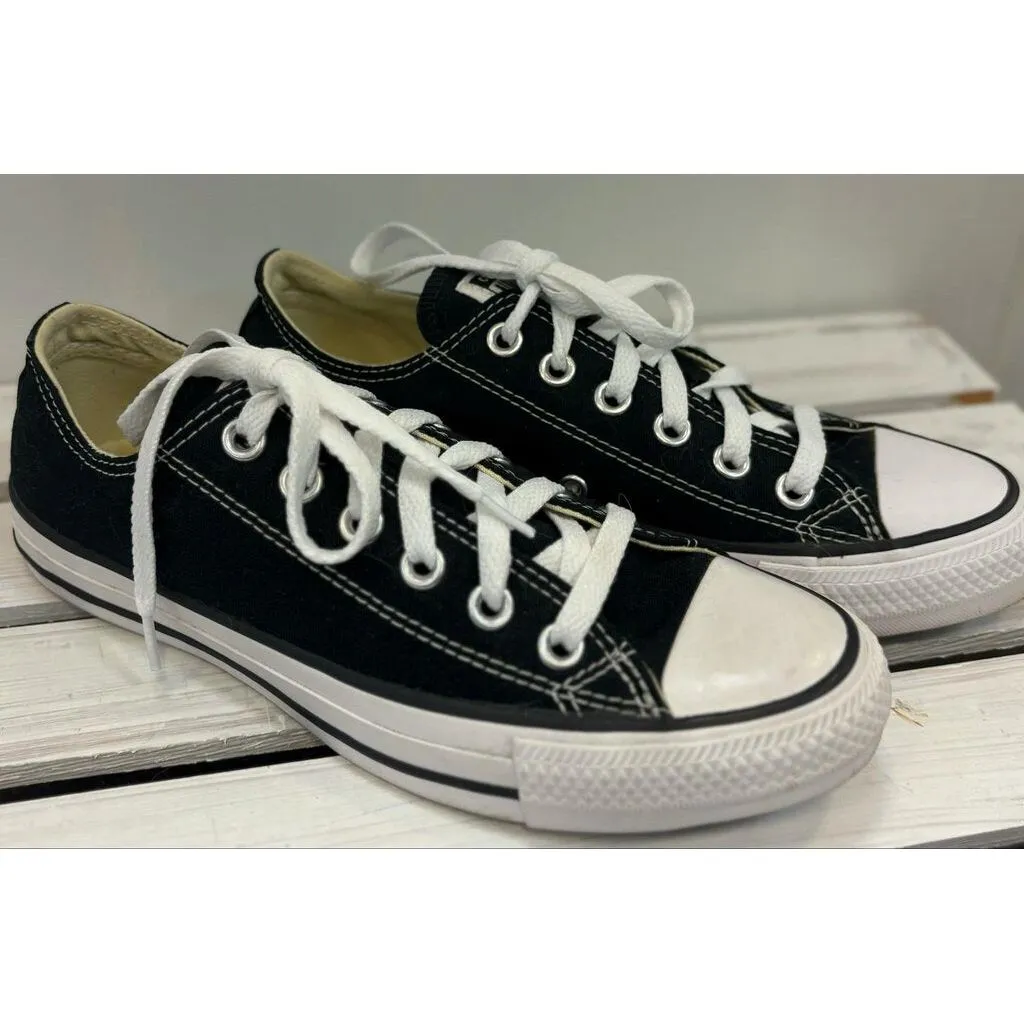 Converse Chuck Taylor All Star Low Top Sneakers in Black - Size 7