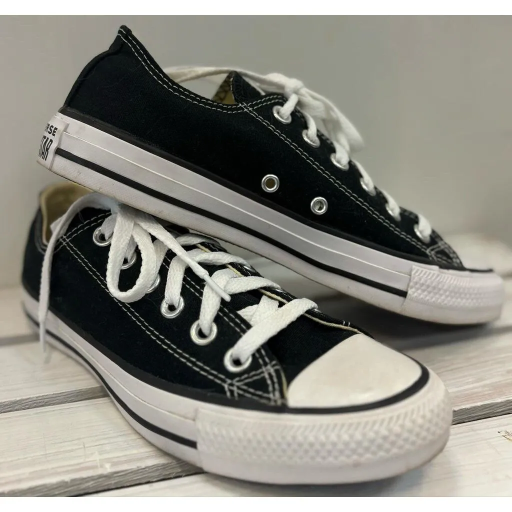 Converse Chuck Taylor All Star Low Top Sneakers in Black - Size 7