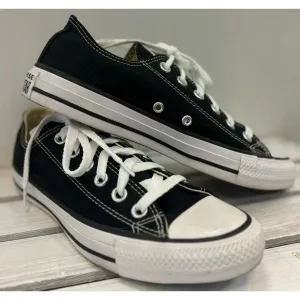 Converse Chuck Taylor All Star Low Top Sneakers in Black - Size 7