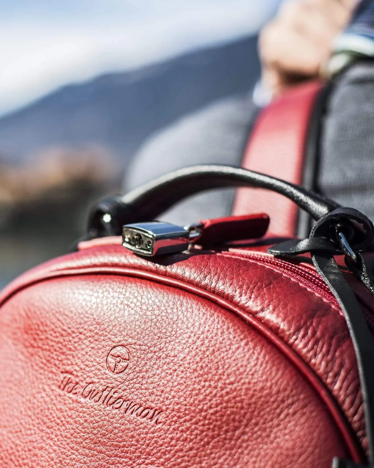 GLOBETROTTER - Full-grain Leather Backpack - Red/Black