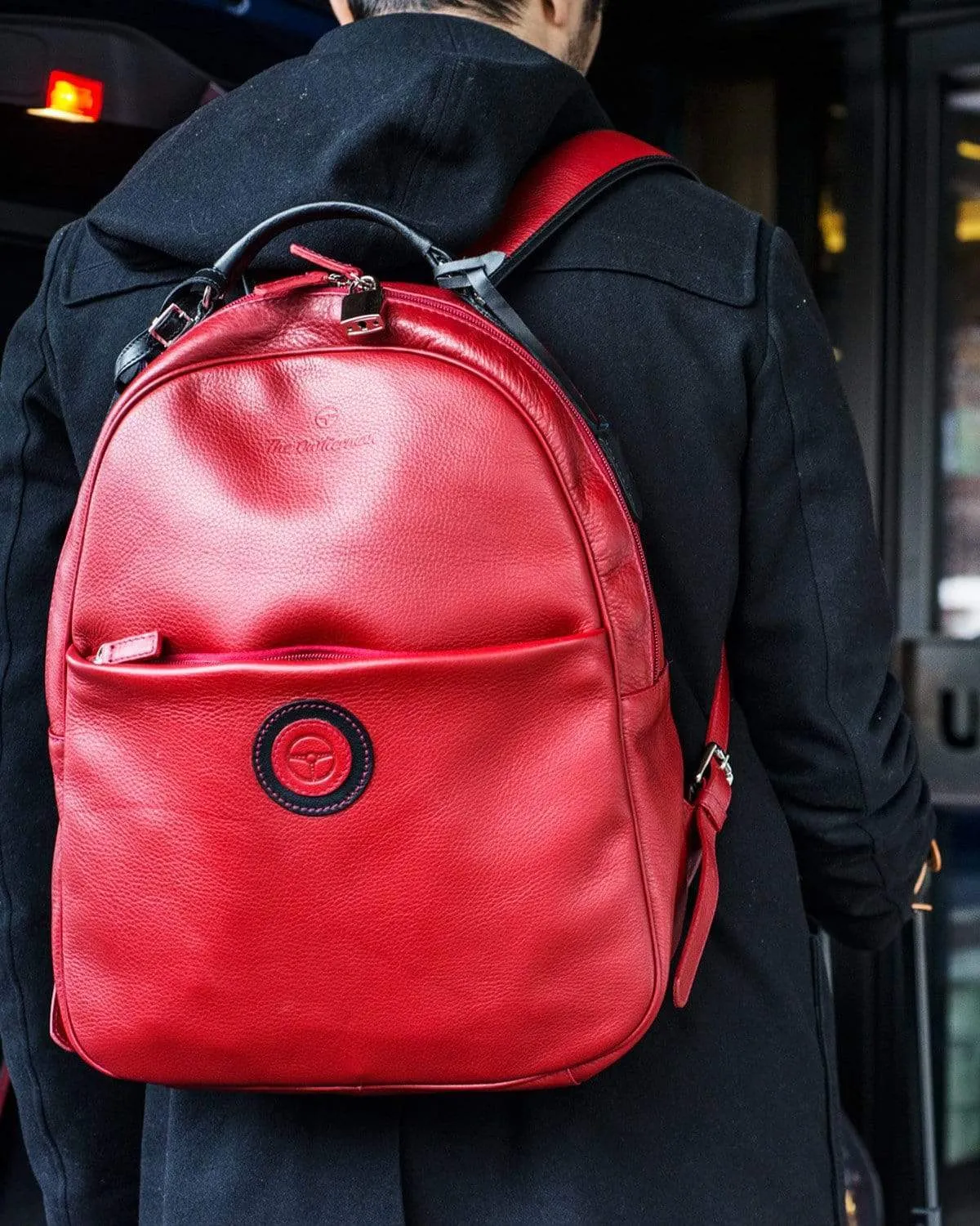GLOBETROTTER - Full-grain Leather Backpack - Red/Black