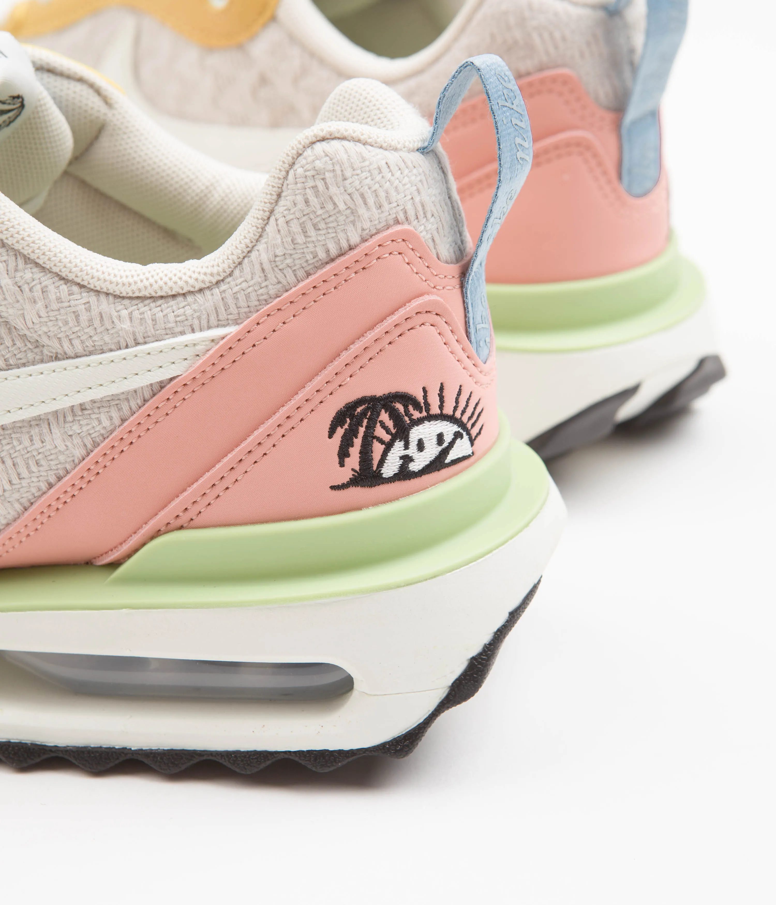 Nike Womens Air Max Dawn SE Shoes - Light Orewood Brown / Sail - Sanded Gold